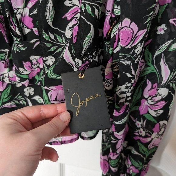 NWT Japna Girly Black and Purple‎ Floral Flowy Cropped Blouse Size Large - Picture 7 of 8